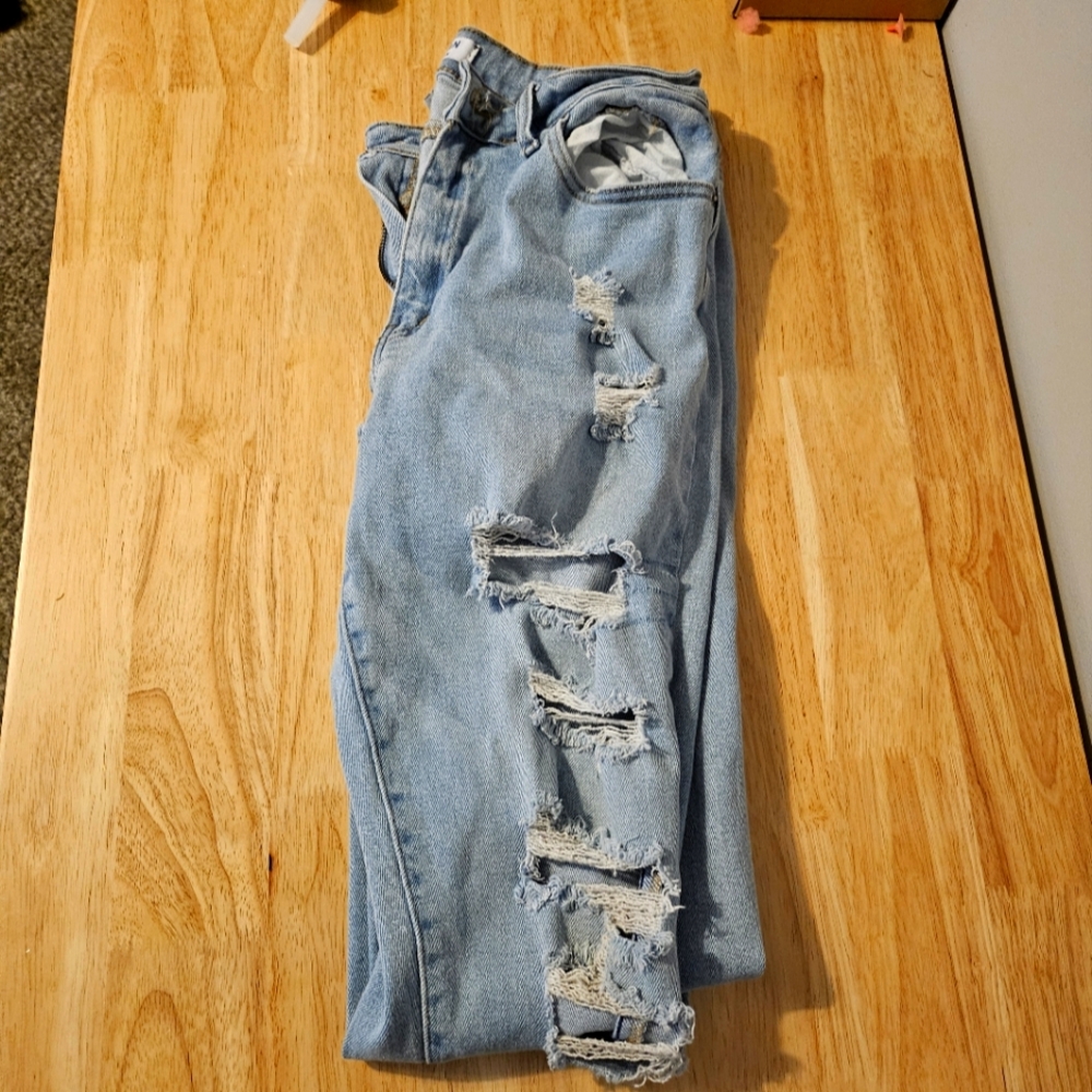 Women's Distressed Jeans Size 13/31